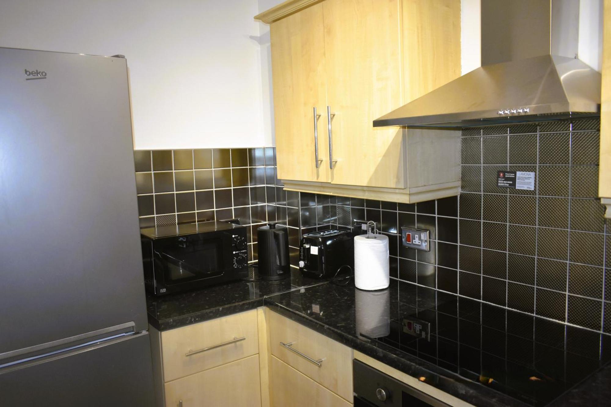 Luxury 2 Bed House With 3 Beds,3 Free Parking Lot In Dartford Near Town Centre, Adjacent Bus Stop, Train Station, Bluewater Mall, 25Mins To London City Airport,20 Miles From Central London Eksteriør billede