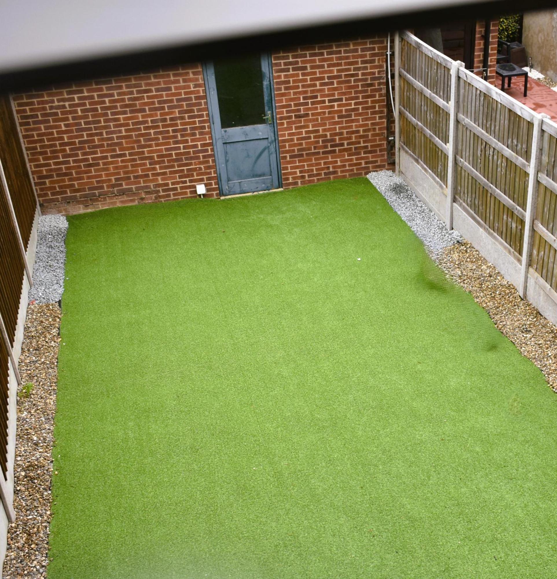 Luxury 2 Bed House With 3 Beds,3 Free Parking Lot In Dartford Near Town Centre, Adjacent Bus Stop, Train Station, Bluewater Mall, 25Mins To London City Airport,20 Miles From Central London Eksteriør billede